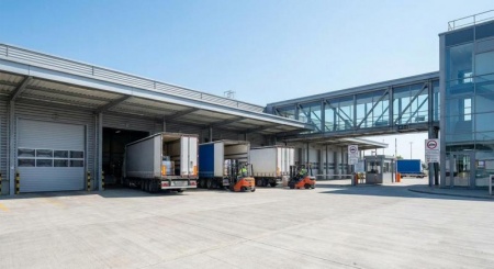 Importer depuis la Suisse : conseils pratiques et formalit&eacute;s
